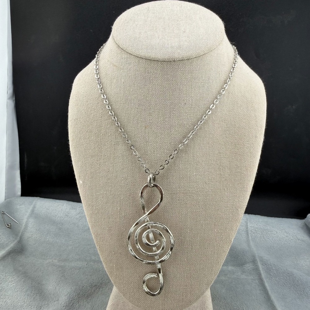 Vintage Estate Necklace Silver Tone Treble Clef Music Pendant 30 Inch